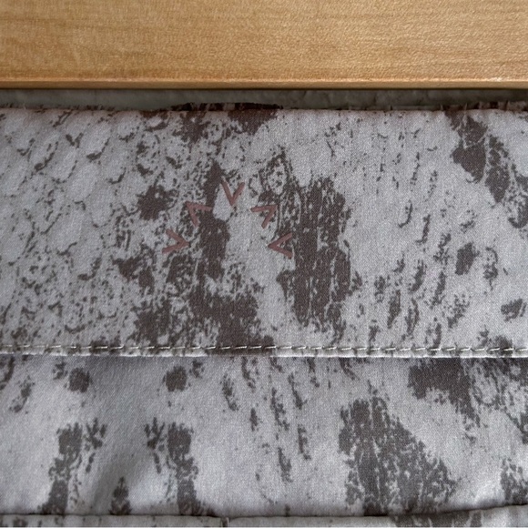 Varley Kallin Running Short Taupe Gray Snake Print Medium - Picture 6 of 6